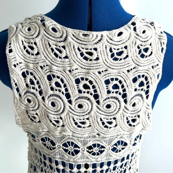 COLLECTIVE CONCEPTS macramé-like vest. Size small, EUC. - Picture 5 of 15